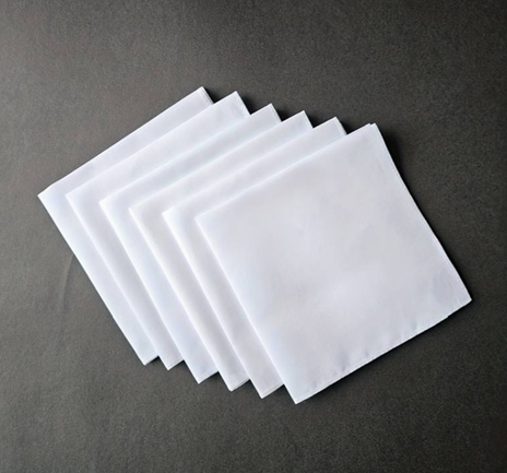 A stack of white napkins

Description automatically generated